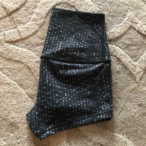 Lululemon Size 4 Boogie Shorts - Black